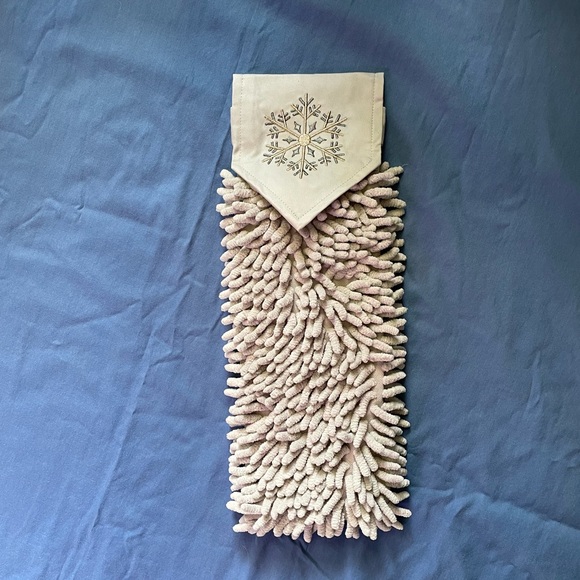 Limited edition Norwex Chenille snowflake hand towel - Picture 1 of 9